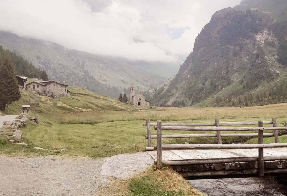 Featured image for “Sole e pioggia in val di Rezzalo”